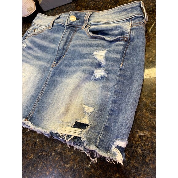 American Eagle Super Stretch Denim Miniskirt Distressed Medium Wash Size 2 - EUC - Picture 3 of 9